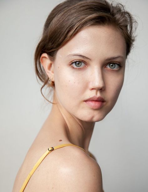 Lindsay Wixson, Lindsey Wixon, Lindsey Wixson, Lots Of Food, Eat A Lot, Face Drawing Reference, Portrait Photography Women, Female Portraits, The Society