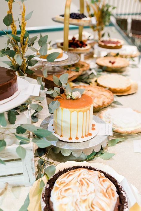 Drip Wedding Cake, Caramel Flan, Flan Cake, Popular Wedding Colors, Coloured Icing, Caramel Glaze, Wedding Cake Ideas, Orange Caramel, Rich Desserts