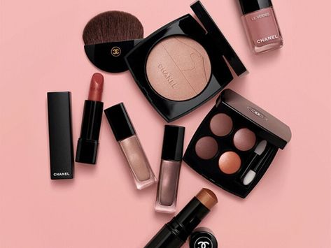 Hi Darlings, in today's post Julia and I are going to chat about the NEW Chanel Desert Dream Collection. Koleksi Makeup, Ysl Makeup, Chanel Cosmetics, Alat Makeup, Bath & Body Works, Desert Dream, Ysl Beauty, Elf Makeup, Chanel Beauty