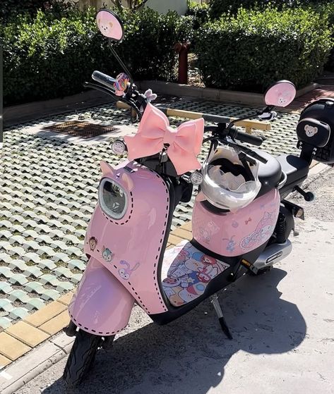 Pink Moped, Pink Vespa, Wholesome Pictures, Retro Scooter, Motocross Love, Vespa Vintage, Im A Barbie Girl, Scooter Girl, Fancy Cars