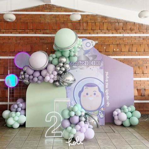 Buzz Party, Lightyear Party, Buzz Lightyear Birthday Party, Buzz Lightyear Party, Buzz Lightyear Birthday, Toy Story Party Decorations, 2nd Birthday Party For Boys, Disney Balloons, Birthday Themes For Boys