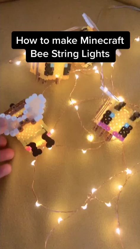 Minecraft Bee Fairy Lights, Minecraft Bee Lights, Minecraft Bee Lights Diy, Bee Hama Beads, Minecraft Bee Perler Beads, Minecraft Bee Cross Stitch, Hama Minecraft, Minecraft Bee Perler Beads 3d, Minecraft Beads