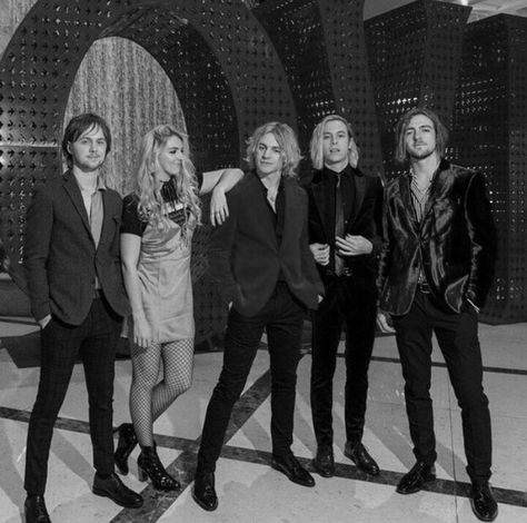 I love old R5 photos  -Ece R5 Aesthetic, R5 Band, Ellington Ratliff, Driver Era, Spotify Covers, Austin And Ally, I Love You All, Black White Photos, R5