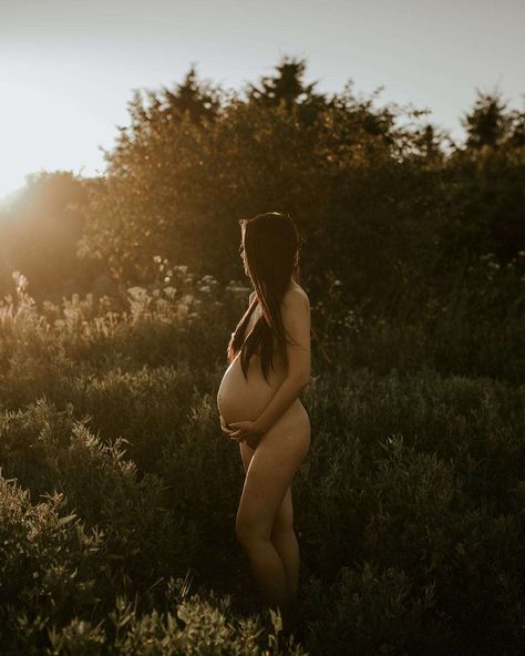 Self Maternity Pictures, Outdoor Maternity Pictures, Natural Maternity Photography, Maternity Shoot Outfit, Intimate Maternity, Pregnancy Pics, Maternity Photography Poses Pregnancy Pics, Maternity Photography Outdoors, Couple Pregnancy Photoshoot