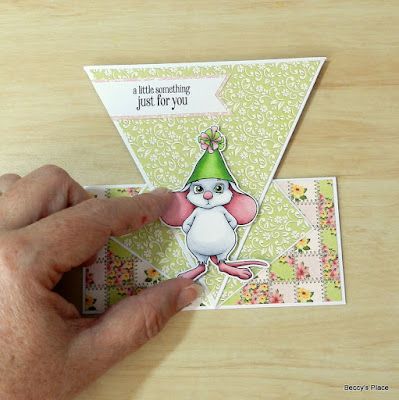 Beccy's Place: Tutorial - Arrow Fold Tent Cards Infinity Card, Fantail Goldfish, April Challenge, Tent Card, Iris Folding, Craft Knife, December 26th, Easel Cards, Tent Cards