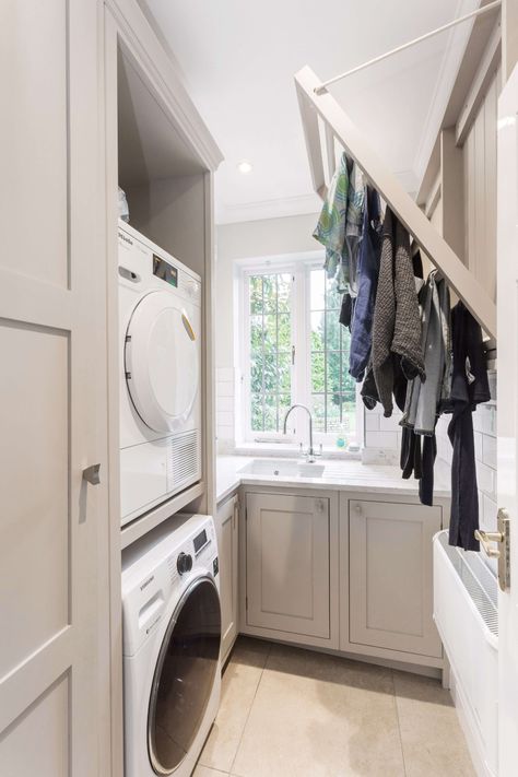 Utility Room Inspiration, Organization Laundry Room, Boot Room Utility, Utility Room Storage, Small Utility Room, Utility Room Designs, Organization Laundry, Laundry Room Ideas Small Space, Laundry Room Wallpaper