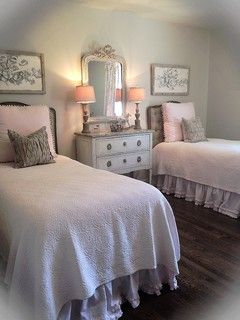 Mallory Smith Interiors - traditional - bedroom - birmingham - by Mallory Smith Interiors Twin Beds Guest Room, Shared Girls Room, Two Twin Beds, Twin Beds, Twin Bedroom, Traditional Bedroom, Spare Bedroom, Big Girl Rooms, Guest Rooms