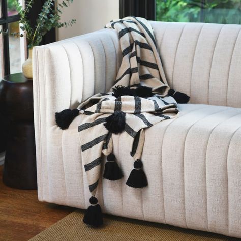 Black And White Blanket, Blanket With Tassels, Boho Throw Blanket, Living Room Decor Neutral, Striped Throw Blanket, Lounge Space, Boho Throws, Farmhouse Bedding, Cotton Throw Blanket