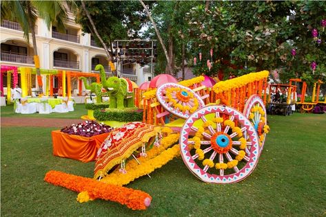 Mehandi Decor, Haldi Ceremony Decorations, Bullock Cart, Mandap Design, Hall Decorations, Mehndi Outfit, Hall Decoration, Mehendi Decor, Entry Gate