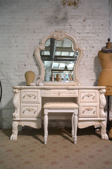 Painted Cottage Chic Shabby Romantic Vanity and Mirror VAN766 #affiliatepin Romantic Vanity, Chic Chalet, French Vanity, Muebles Shabby Chic, Shabby Chic Vanity, Awesome Furniture, Vintage Painted Furniture, Pink Vanity, Chic Desk