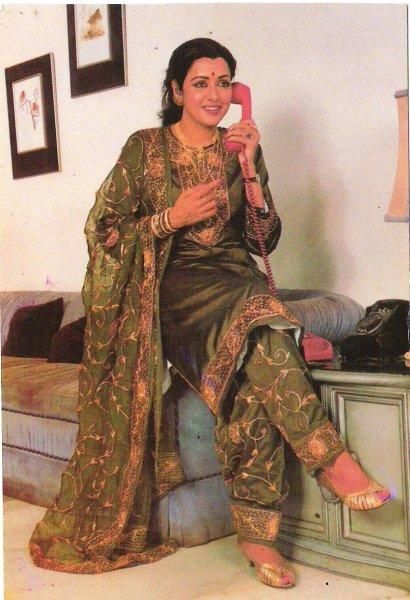 Old School Punjabi Suits, Vintage Punjabi Suits, Hema Malini Retro Look, Vintage Punjabi Aesthetic, 70s Pakistan, Retro Fashion 70s Indian, Anu Agarwal, Retro Bollywood Fashion, Vintage Indian Fashion