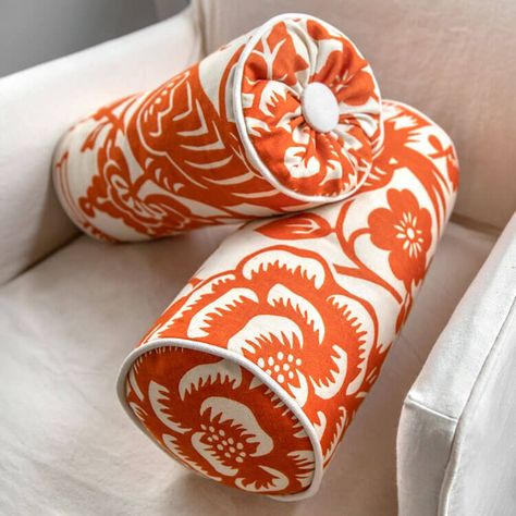 Learn two different ways to make a decorative bolster pillow that are not only are they beautiful, but also make awesome backrests. Sewing Piping, Cylinder Pillow, Sewing Cushions, Bolster Pillows, Pillow Inspiration, Tropical Prints, Bolster Cushions, Sewing Pillows, Bolster Pillow