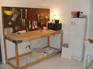 Love this soaping work station! Soap Workshop, She Shed Office, Soap Studio, Candle Workshop, Shed Office, Soap Display, Soap Craft, Workshop Studio, Bakery Ideas