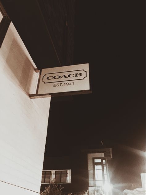 Coach Store Aesthetic, Coach Aesthetic Wallpaper, Coaching Aesthetic, Coach Wallpaper, Coach Aesthetic, Minimalist Backgrounds, Brand Wall, Coach Store, Coach Fashion