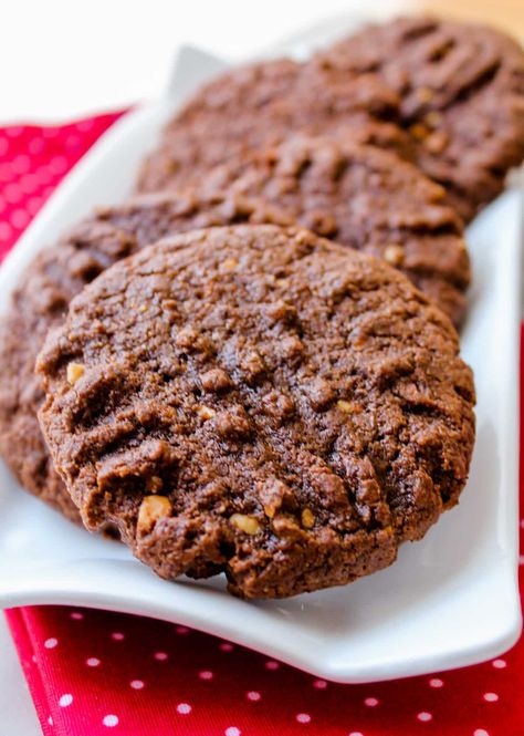 Chocolate Protein Powder Cookies, Protein Cookies Healthy, Chocolate Protein Powder Recipes, Prunes Dessert, Protein Cookies Chocolate, Chocolate Protein Cookies, Protein Biscuits, Protein Breakfast Cookies, Low Sugar Cookies