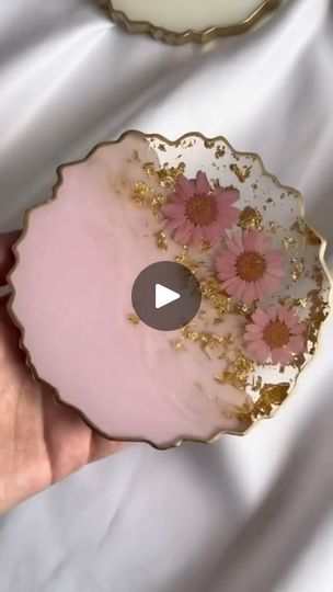 Resin Coasters Ideas, Resin Flower Coasters, Resin Art For Beginners, Campfire Foods, Diy Resin Coasters, Resin Pouring, Coasters Resin, Maher Zain, Epoxy Crafts