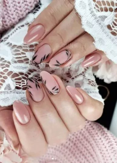 Chic Nails Classy Pink, Gel Nails Neutral, Pretty Neutral Nails, Fun Neutral Nails, Neutral Nails With Design, Classy Neutral Nails, Nail Designs Neutral, Trendy Neutral Nails, Elegant Pink Nails