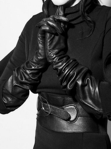 Leather Gloves Aesthetic, Motif Soutache, Gloves Aesthetic, Long Black Gloves, Elegant Gloves, Opera Gloves, Black Leather Gloves, Corset Belt, Long Gloves