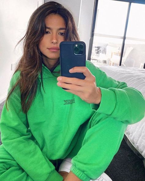 Green Hoodie Outfit, Pia Miller, Pant Women, Celebrity Families, New Boyfriend, Green Hoodie, Streetwear Fashion Women, Green Outfit, Hoodie Outfit