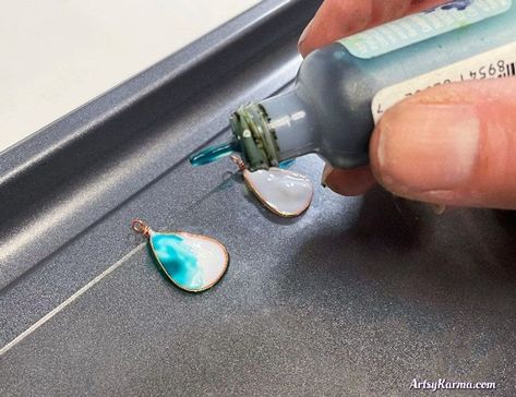 Discover how to use liquid polymer clay and alcohol ink to make DIY earrings. Alcohol Ink Earrings Diy, Liquid Polymer Clay Earrings, Liquid Polymer Clay Ideas, Diy Polymer Clay Earrings, Resin Fillers, Liquid Polymer Clay, Diy Polymer Clay, Liquid Clay, Earrings Diy Handmade