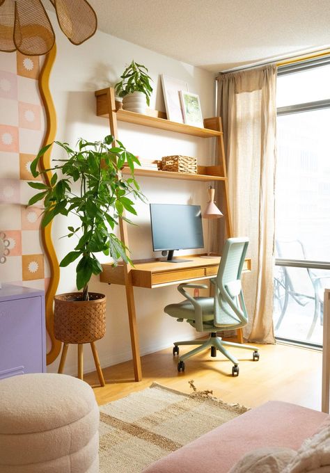 43 Clever Studio Apartment Ideas That Work With Your Small Space Small Office Solutions, Office In Studio Apartment, Small Wall Desk, Small Apartment Desk, Cali Apartment, Apartment Desk, Hidden Desk, Desk Idea, Tiny Studio Apartments