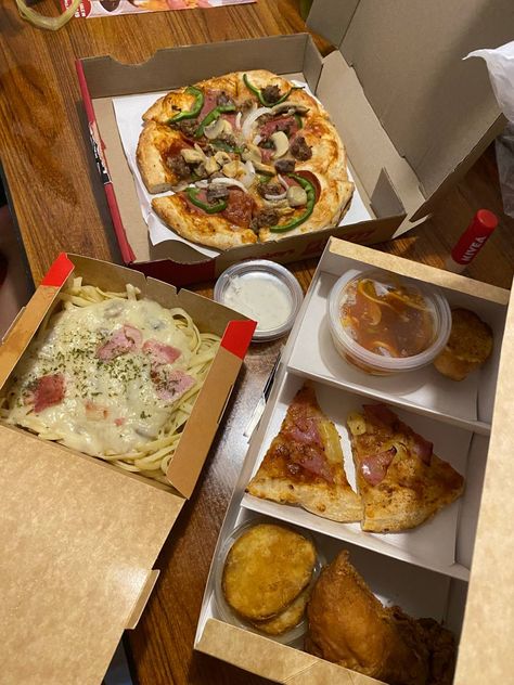 Shakeys Pizza Philippines, Shakeys Pizza Aesthetic, Shakey's Pizza, Shakeys Pizza, Food Pranks, Do Good Quotes, Snap Food, Food Diary, Food Cravings