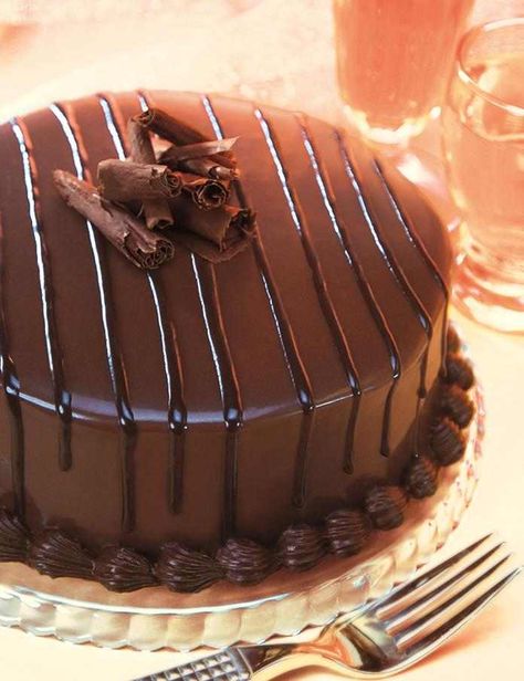 Double Chocolate Cake ( Cakes and Pastries) recipe Pastries Chocolate, Double Chocolate Cake, Chocolate Cake Designs, Easy Chocolate Cake, Simple Cake Designs, Chocolate Cake Decoration, Creative Cake Decorating, Cake Decorating Frosting, Birthday Cake Chocolate