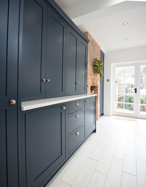 We're thrilled with the photos from last weeks photo shoot!   This beautiful Berkshire cottage has been transformed with a recent rear exte... Intervention Architecture, Dark Blue Kitchen Cabinets, Blue Shaker Kitchen, Dark Grey Kitchen Cabinets, Dark Blue Kitchens, Maritime Blue, Dark Grey Kitchen, Open Plan Kitchen Living Room, Blue Kitchen Cabinets