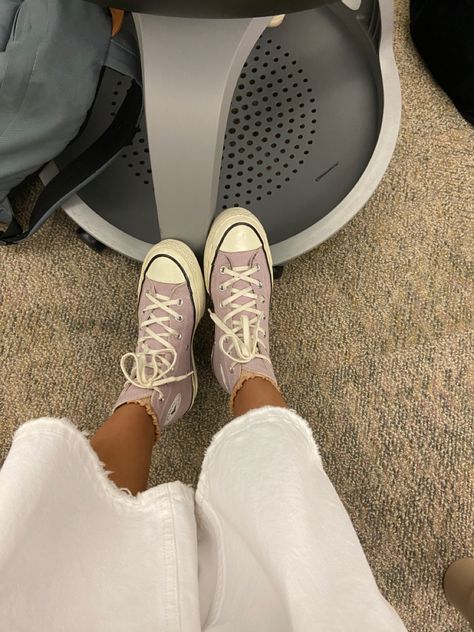 Lavender Converse Outfit, Lilac Converse Outfit, Converse Lilac, Light Purple Converse, Purple Converse High Tops, Lilac Converse, Lavender Converse, All Star Outfit, Trendy Aesthetic Outfits