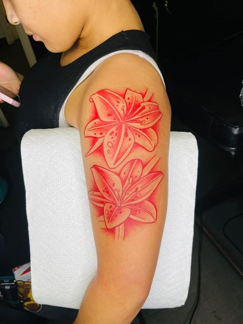 Shaded Tattoos, Tattoo Fillers, Tattoo Red, Tattoo Shading, Tattoo Filler, Outline Tattoo, Small Tats, Red Ink Tattoos, Red Tattoos