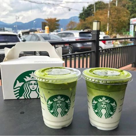 : Matcha Latte  : Starbucks Korea  : @d.y_0712  : Like what you SEE?!  FOLLOW @matchafeels for more delicious matcha content!  : &Don't forget to use hashtag #matchafeels to share your matcha finds! Matcha Latte Starbucks, Matcha Frappe, Starbucks Green Tea, Latte Starbucks, Starbucks Matcha, Starbucks Korea, Starbucks Drinks Recipes, Ice Cream Sandwiches, Pretty Drinks