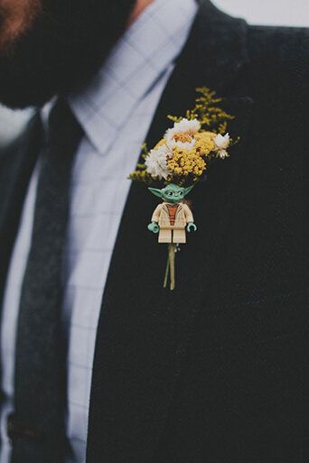 Lego Yoda, Lego Wedding, Star Wars Wedding Theme, Nerd Wedding, Nostalgic Wedding, Geeky Wedding, Button Holes Wedding, Geek Wedding, Star Wars Wedding