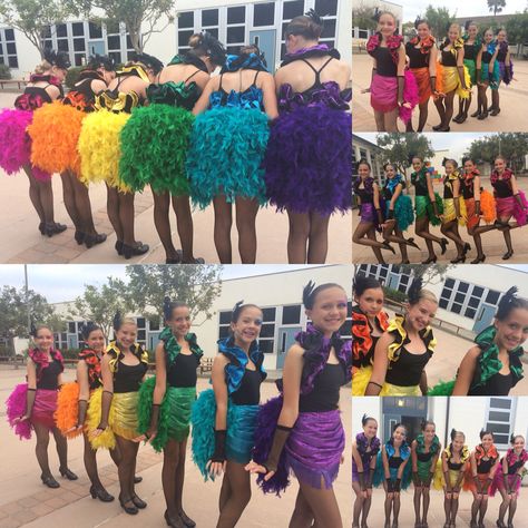 Bird Girls Galore! @thefeatherplace is amazing. Bird Girls Seussical Costumes, Seussical The Musical Costumes, Suessical Costumes, Seussical Set, Seussical Musical, Seussical Jr, Annie Costume, Seussical Costumes, Musical Dress