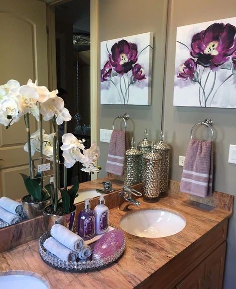 Spa Bathroom Decor, Purple Bathroom Decor, Purple Bathrooms, Small Bathroom Organization, Restroom Decor, Bathroom Decor Apartment, Apartment Bathroom, Bathroom Spa, Small Bathroom Decor