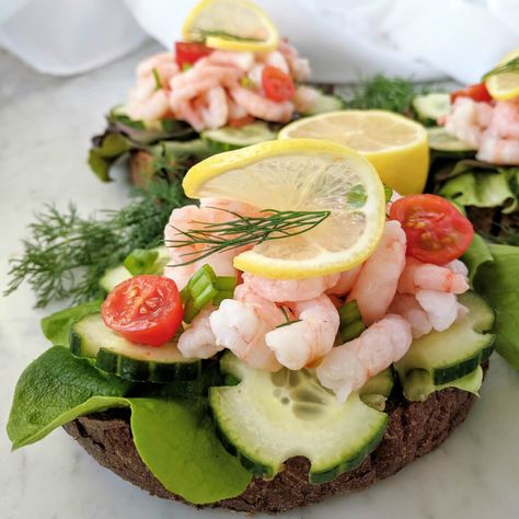 Open Faced Sandwich Recipes, Swedish Treats, Shrimp Salad Sandwich, Elegant Brunch, Seafood Sandwiches, Swedish Cuisine, Shrimp Sandwich, Pesto Pasta Recipes, Open Faced Sandwich