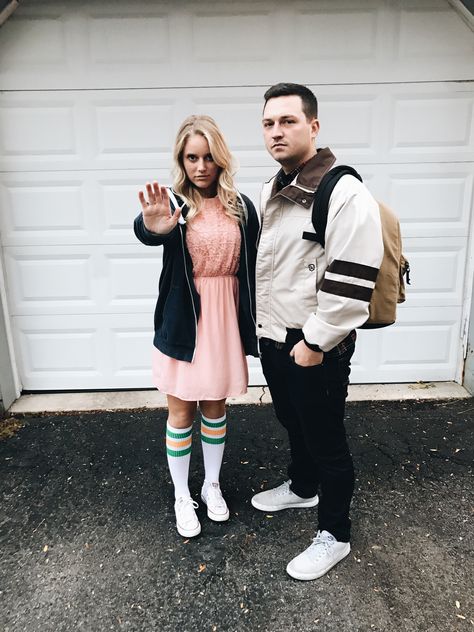 Stranger Things - Eleven & Mike DIY Costume Eleven Stranger Things Costume Diy, Eleven Halloween Costume, Eleven Stranger Things Costume, Eleven Costume, Stranger Things Halloween Costume, Eleven Mike, Stranger Things Merch, Stranger Things Costume, Couples Cosplay