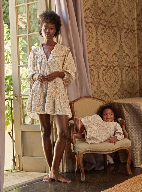 Black Women In Luxury, Women In Luxury, Black Cottagecore, Black Motherhood, Vintage Black Glamour, Black Femininity, Mommy Daughter, Mama Style, Model Face