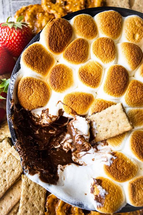 S'mores Dip Recipe: This is so easy to make, & everyone always goes nuts for it! Chocolate & marshmallow, toasted in the oven 'til warm & gooey, served with graham cracker dippers. #smores #dip #smoresdip #recipe #easy #oven #chocolatechips #chocolate #marshmallow #skillet #intheoven #recipes #dessert #diprecipe #indoor #party #dessertrecipes #baked #howtomake #recipeseasy #bakingamoment Smores Dip Recipe, Smores Dessert Recipes, Smores Dip, Smores Dessert, Smore Recipes, Homemade Graham Crackers, Recipes With Marshmallows, Dessert Dips, Chocolate Marshmallows