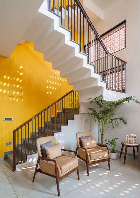 4 Ahmedabad homes conceptualised around light and natural materials Staircase Wall Design, South Facing House, Staircase Design Modern, Architecture Set, Indian Home Design, Stairs Design Modern, Modern Stairs, Traditional Building, Floor Layout