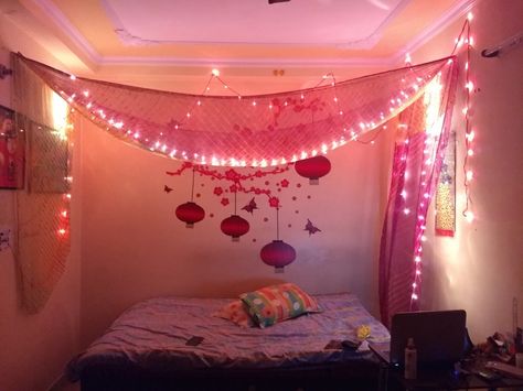 Scarfs On Ceiling, Fabric Ceiling Ideas Bedroom, Ceiling Bed Canopy, Curtain Over Bed, Tulle Ceiling, Mesh Ceiling, Ceiling Tapestry, Ceiling Bed, Tulle Canopy