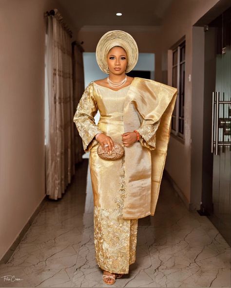 Nigerian Traditional Attire, Nigerian Wedding Dresses Traditional, African Couture, Yoruba Bride, Nigerian Traditional Wedding, Pro Makeup Artist, African Traditional Wedding Dress, Nigerian Bride, African Wedding Attire