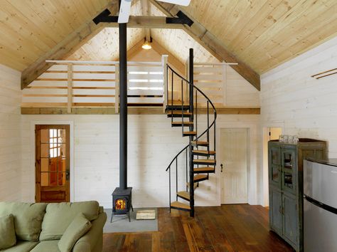 Winter Cabin by Joan Heaton Architects Romantic Loft Bedroom, Scale Loft, Yurt Life, Mezzanine Loft, Rustic Family Room, Loft Stairs, Spiral Stairs, Air Bnb, Tiny House Movement