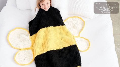 Crochet Bumble Bee Snuggle Sack + Tutorial Snuggle Sack Pattern, Crochet Snuggle Sack, Crochet Snuggle, Crochet Bumble Bee, Crochet Hacks, Bee Crochet, Crochet Cocoon, Crochet Mermaid Tail, Crochet Crowd