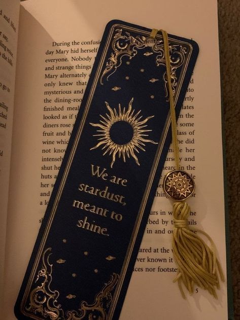 Handmade Bookmarks Diy, Buch Design, Creative Bookmarks, Bookmark Craft, Diy Bookmarks, Book Art Diy, Bookmarks Handmade, Diy Art Painting, Book Accessories