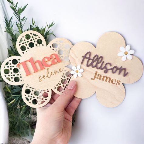 "Daisy Milestone Photo Board- https://birchandbrooksco.etsy.com/listing/1719890235 Our personalized daisy name signs are the sweetest keepsakes and photo props for your little ones! They also make great gifts for expecting moms!  Made of high quality wood and acrylic. First names and daisies are made of acrylic and middle names will be engraved.  Need a different size? Just send us a message!  // How To Order // 1). Choose your acrylic color choice for the first name on the drop down menu.  2). Gifts For Expecting Moms, Daisy Name, Style Examples, Baby Name Announcement, Name Announcement, Newborn Announcement, Birth Announcement Sign, Middle Names, Hospital Birth