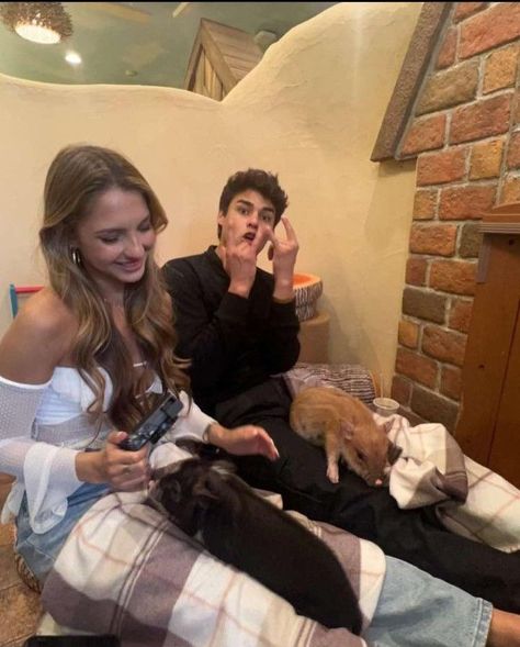 Andrew Davila Hair, Lexi Rivera And Andrew Davila, Cute Youtube Couples, Andrew Davila, Lexi Rivera, Ship Name, Cute Celebrity Couples, Brent Rivera, Disney Fun Facts