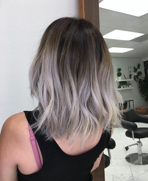 Ash ombre Ash Blond Dark Roots Balayage Short Hair, Grey Ombre Bob, Brown To Gray Balayage, Ash Blonde Balayage Bob, Cute Fall Hair Colors, Cute Fall Hair, Ash Ombre, White Ombre Hair, Diy Ombre Hair