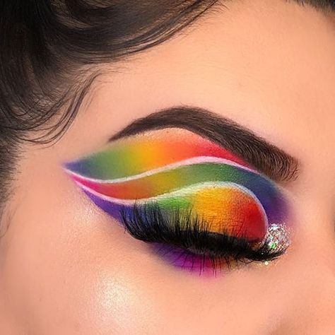 Makeup Looks Rainbow, Eye Makeup Rainbow, Princess Makeup Looks, Rainbow Lipstick, Eyeshadow Aesthetic, Rainbow Eye Makeup, Makeup Douyin, Eye Makeup Cut Crease, Rainbow Eyeshadow