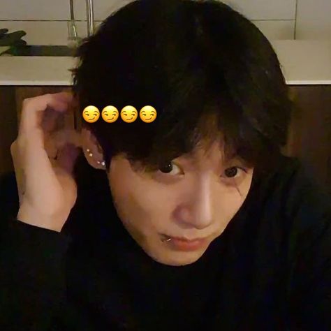 jungkook Jungkook Funny, Jungkook Aesthetic, Funny Reaction Pictures, Meme Faces, Bts Face, Jungkook Cute, Foto Jungkook, Kpop Funny, Foto Bts