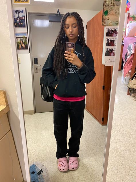 Outfit For School Black Women, Outfits Black Women School, Comfy Outfits Black Women, Simple Fits For School, Fits For School Comfy, Simple Comfy Outfits, Cute Basic Outfits For School, Black Sweats Outfit, Cardigan Outfit Black Women